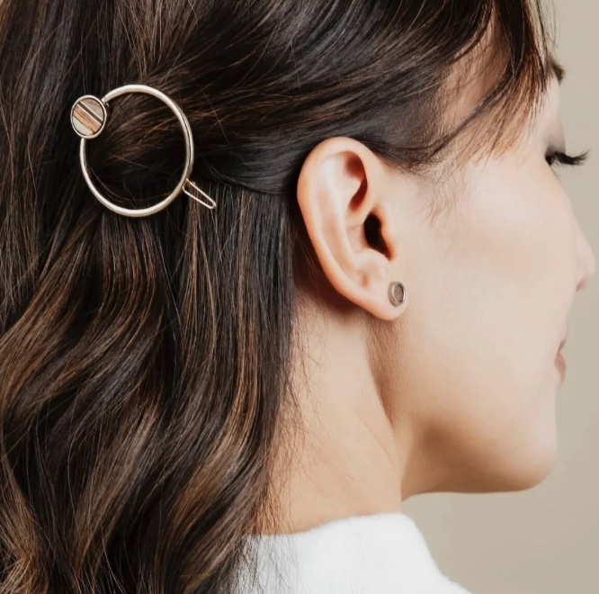 Isabelle Ferland - Hair Clip / Round Frame | Curiosities Gift Shop | Isabelle Ferland - Hair Clip / Round Frame