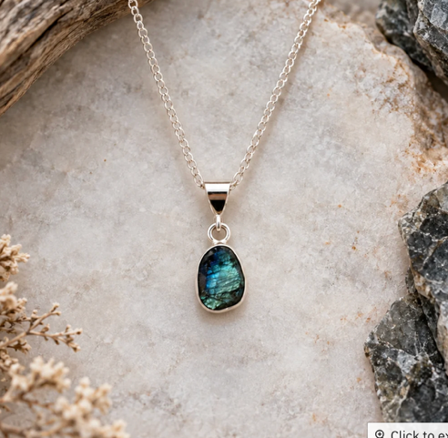 Elizabeth Burry - Necklace / Poco | Curiosities Gift Shop | Elizabeth Burry - Necklace / Poco