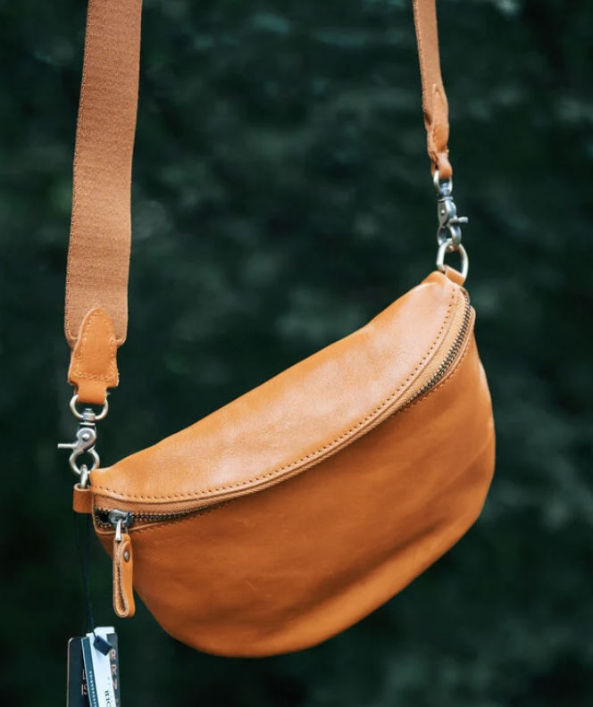 Armoir Fashion - Purse / Crossbody Bag - Heidi | Curiosities Gift Shop | Armoir Fashion - Purse / Crossbody Bag - Heidi